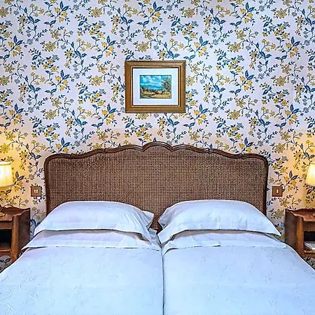 Hotel Des Grandes Ecoles 3*