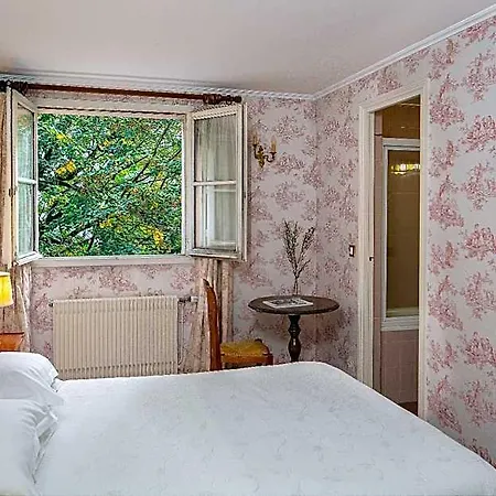 Hotel Des Grandes Ecoles 3*