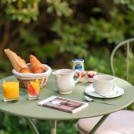 Hotel Des Grandes Ecoles 3*