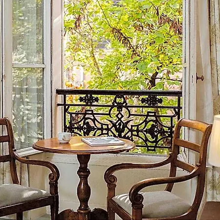 Hotel Des Grandes Ecoles 3*