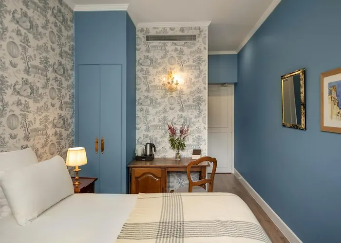 Des Grandes Ecoles Hotel