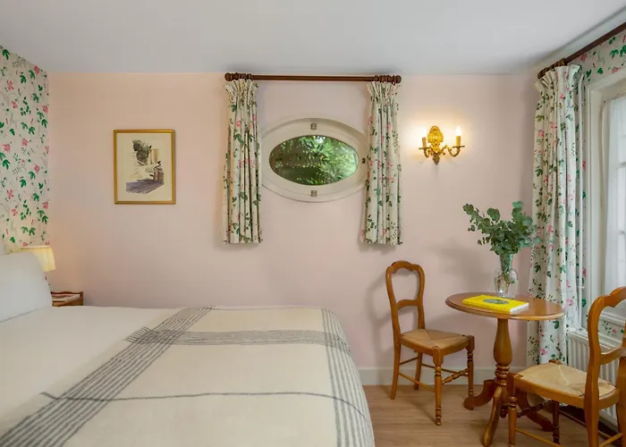 Hotel Des Grandes Ecoles 3*