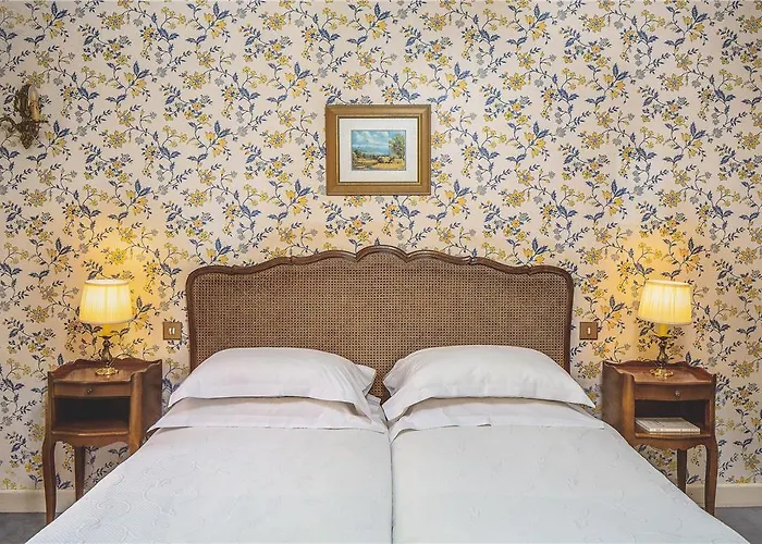 Des Grandes Ecoles Hotel