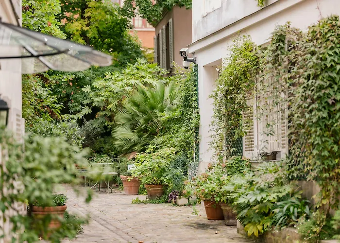 Hotel Des Grandes Ecoles 3*